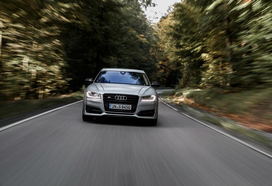  Audi S8 Plus (D4) 2015 года  (WW) (фото 10 из 47)